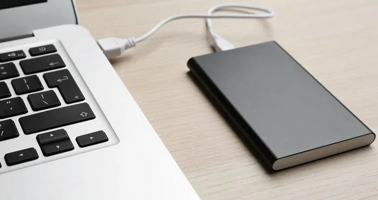 Charge Laptop Using a Power Bank